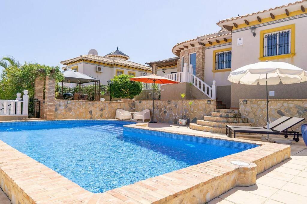 Casa Lilly-Rose, A Beautiful 3 Bedroom Detached Villa A Short Walk To The Villamartin Plaza & Golf Course Exteriör bild