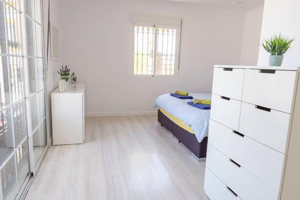 Casa Lilly-Rose, A Beautiful 3 Bedroom Detached Villa A Short Walk To The Villamartin Plaza & Golf Course Exteriör bild