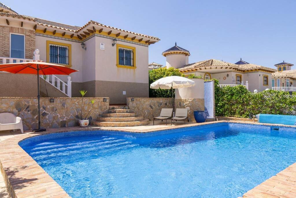 Casa Lilly-Rose, A Beautiful 3 Bedroom Detached Villa A Short Walk To The Villamartin Plaza & Golf Course Exteriör bild