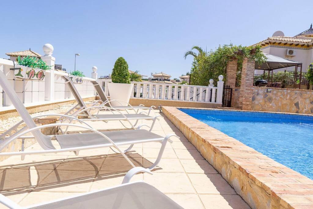 Casa Lilly-Rose, A Beautiful 3 Bedroom Detached Villa A Short Walk To The Villamartin Plaza & Golf Course Exteriör bild