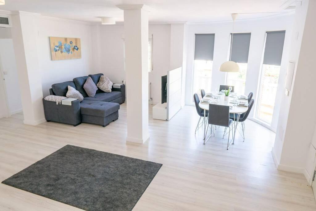 Casa Lilly-Rose, A Beautiful 3 Bedroom Detached Villa A Short Walk To The Villamartin Plaza & Golf Course Exteriör bild