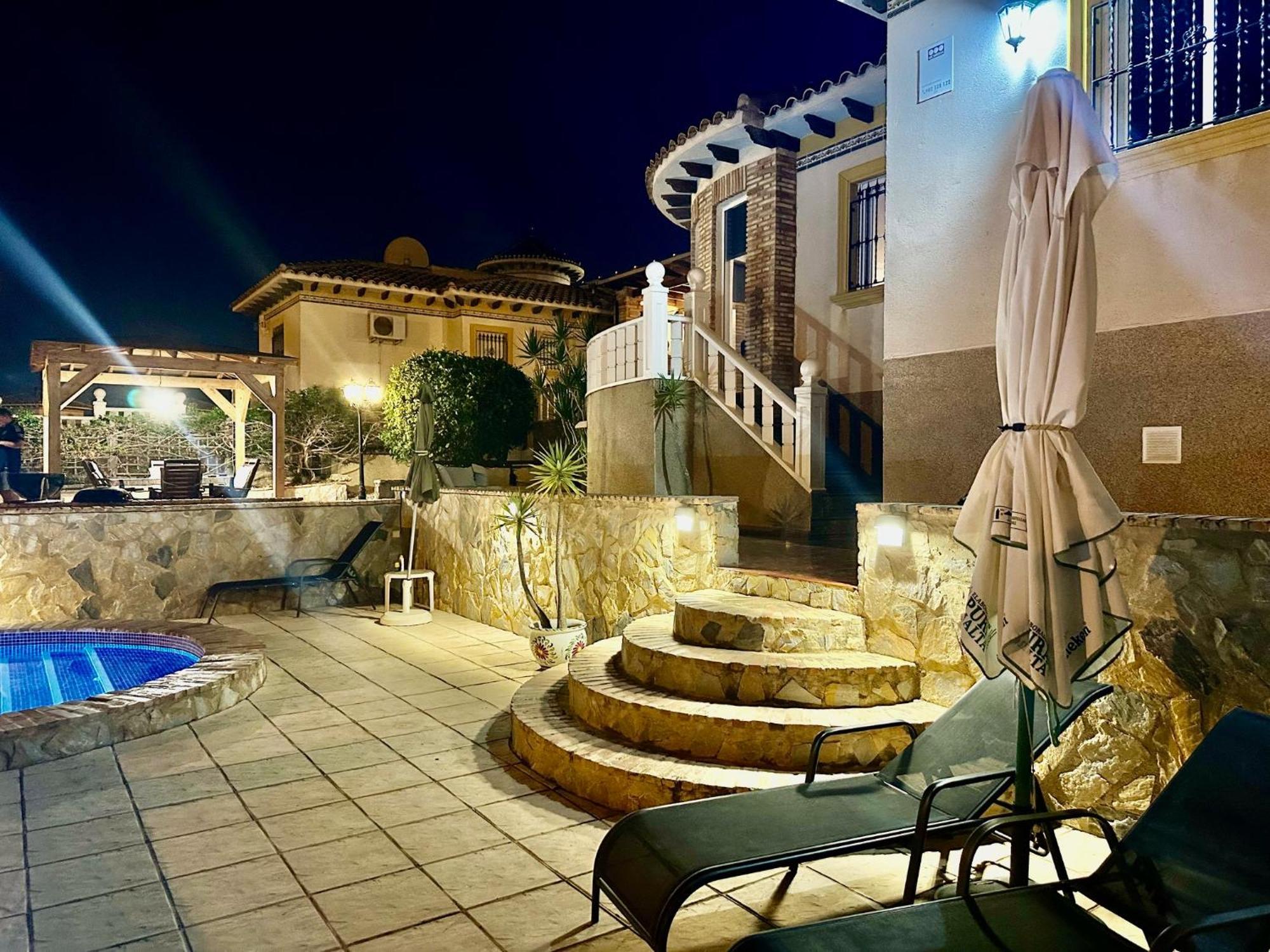 Casa Lilly-Rose, A Beautiful 3 Bedroom Detached Villa A Short Walk To The Villamartin Plaza & Golf Course Exteriör bild
