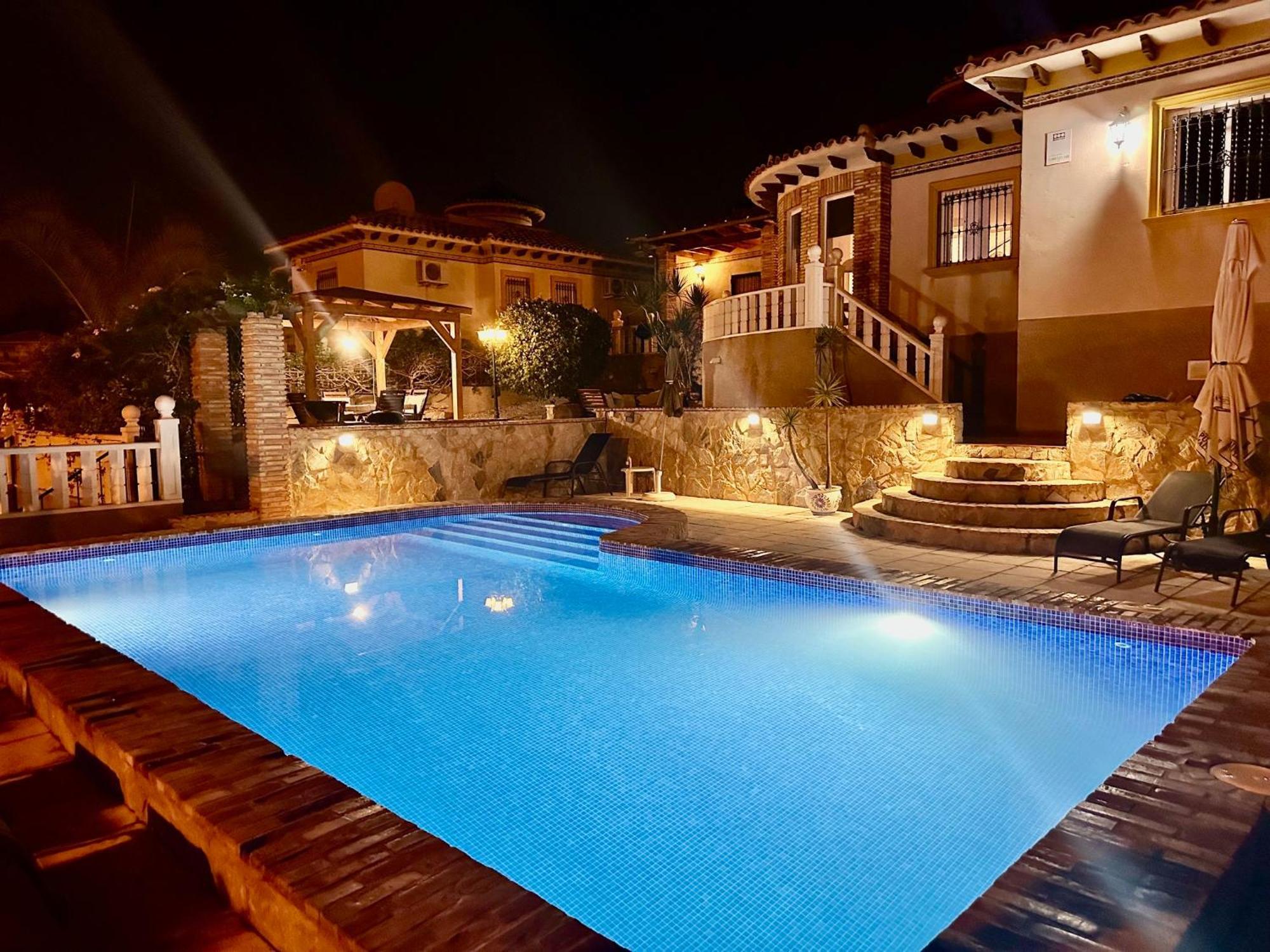 Casa Lilly-Rose, A Beautiful 3 Bedroom Detached Villa A Short Walk To The Villamartin Plaza & Golf Course Exteriör bild